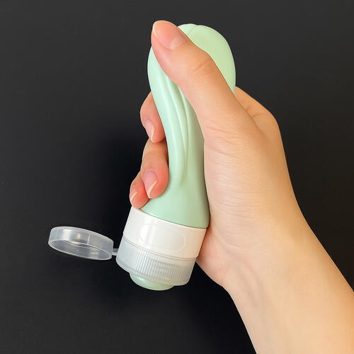 Set 4 recipiente de calatorie, Capacitate 90 ml, Inchidere etansa, Autocolante incluse, Geanta depozitare, PVC/silicon