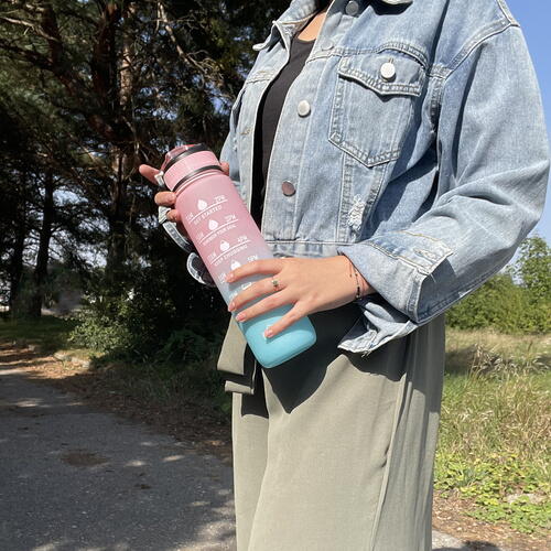 Sticla portabila de apa, Pai incorporat, Ergonomica, Gradata Motivational, Maner practic, Deschidere larga, 1L, Multicolor