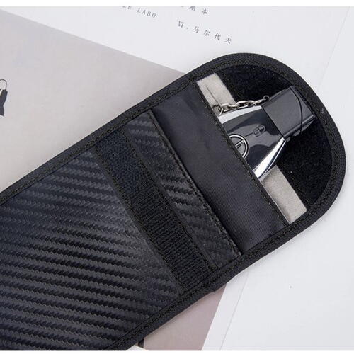 Set 2 husa protectie antifurt pentru chei si carduri, Cu carabiniera, Inchidere velcro, Neagra, Blocarea undelor radio 10 - 30 kHz, 9 x 13/ 8.5 x 13 cm