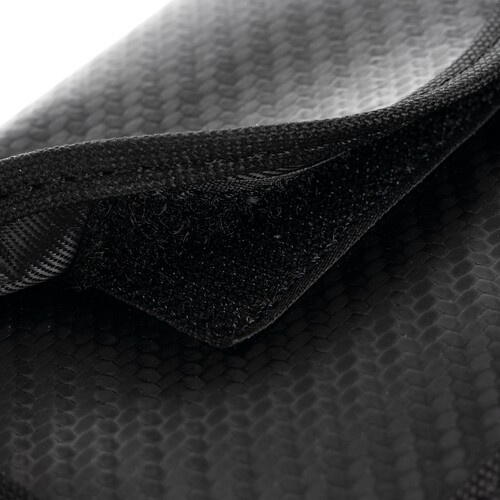 Set 2 husa protectie antifurt pentru chei si carduri, Cu carabiniera, Inchidere velcro, Neagra, Blocarea undelor radio 10 - 30 kHz, 9 x 13/ 8.5 x 13 cm