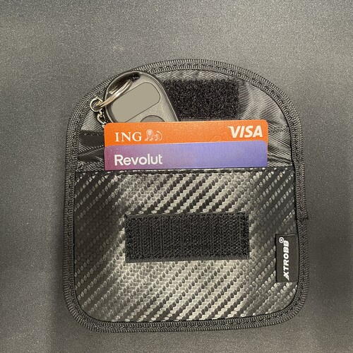 Set 2 husa protectie antifurt pentru chei si carduri, Cu carabiniera, Inchidere velcro, Neagra, Blocarea undelor radio 10 - 30 kHz, 9 x 13/ 8.5 x 13 cm